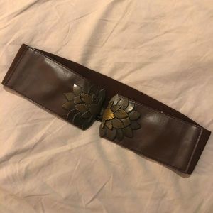 Brown Leather Cinch Belt with Golden Leaf Detail